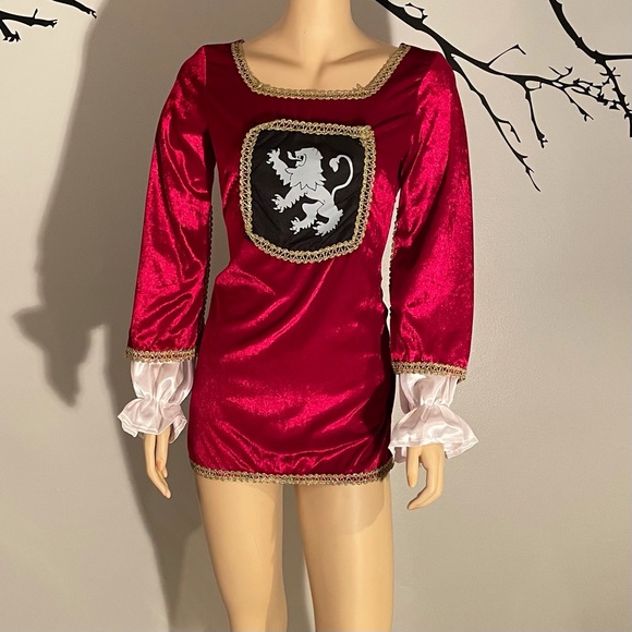 Musketeer Lady - Picture 2 of 6